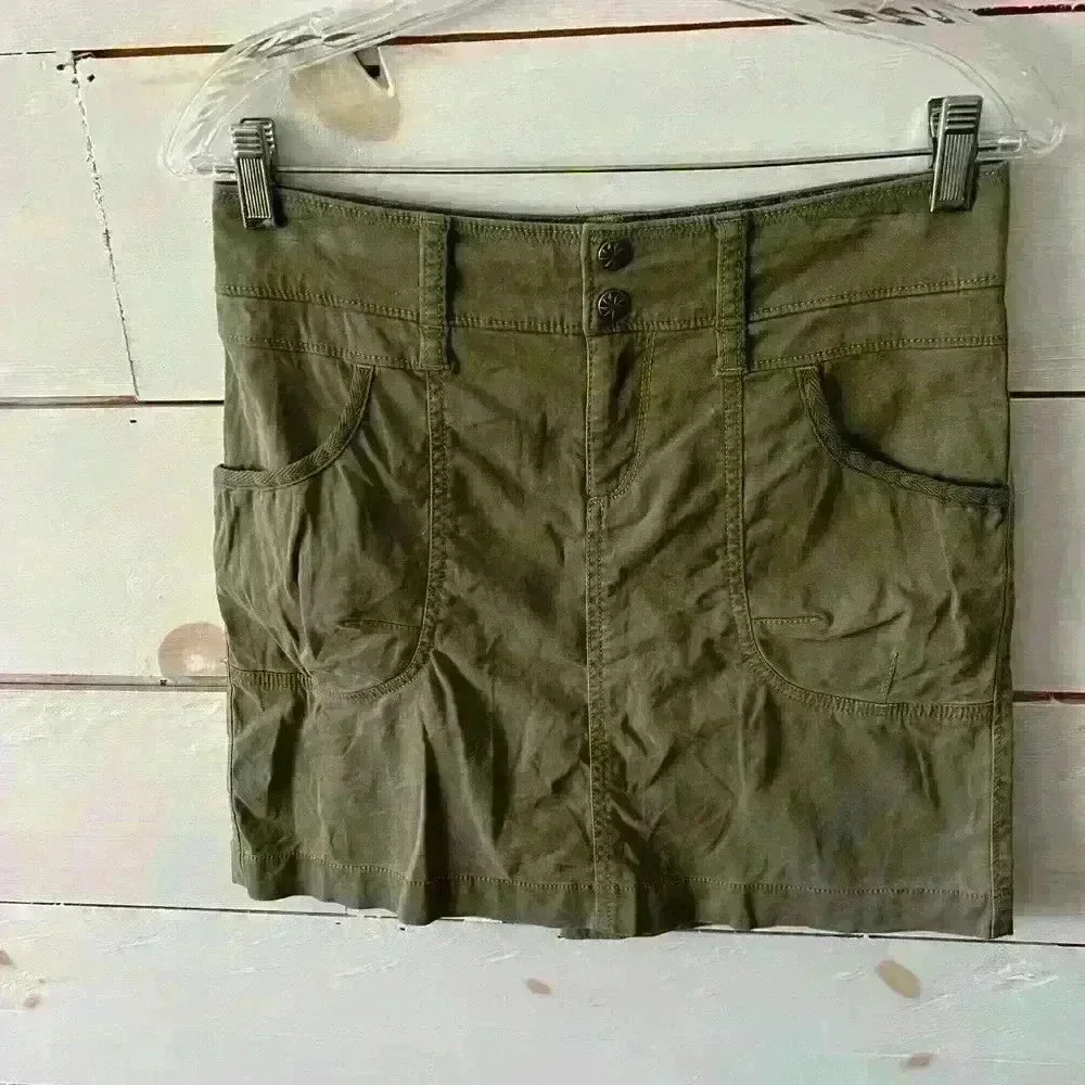 Athleta green mini skirt, size 2. EUC.